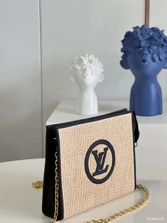 First bag ru POUCH LOUIS TOILETRY CHAIN ON VUITTON 0624